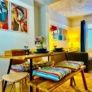 Bloom19 Traditional Entire House 10 Mins From Centre Hébergement de vacances
